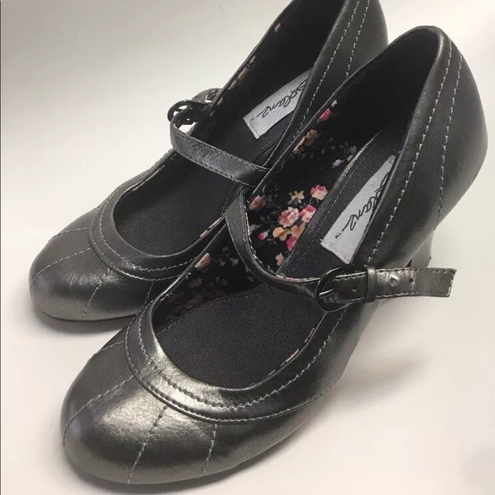 SOLANZ Size 7 Pumps